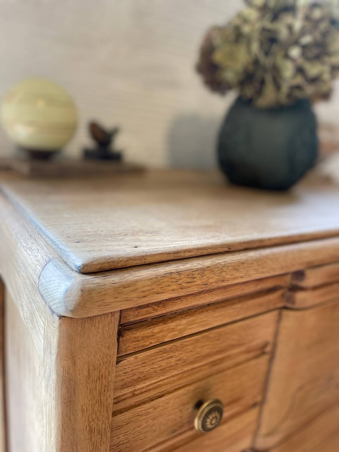 Chest of drawers