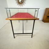 Vitrine sur table 1950