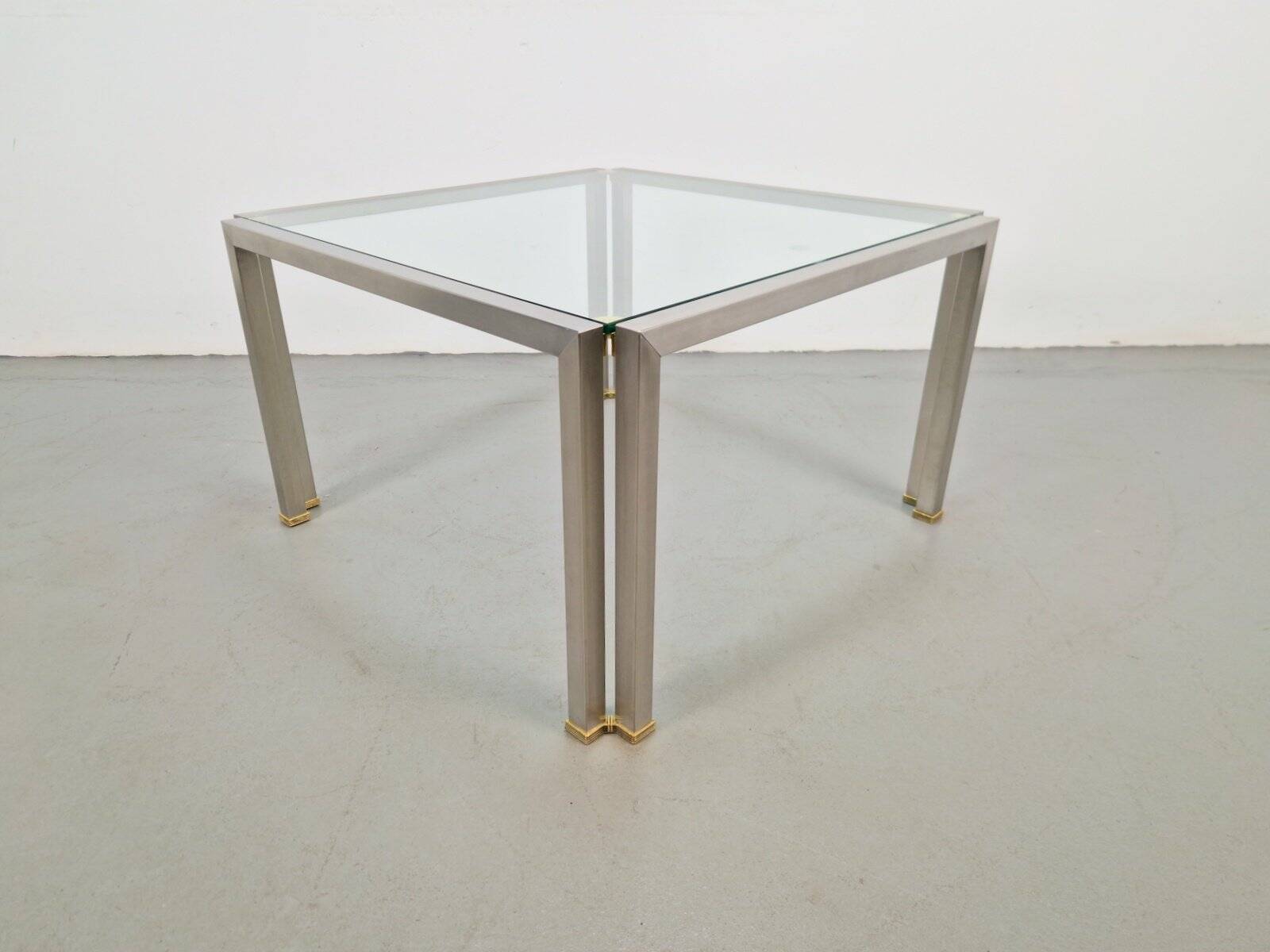 Table basse Regency T28 en laiton et verre de Peter Ghyczy, années 1970
