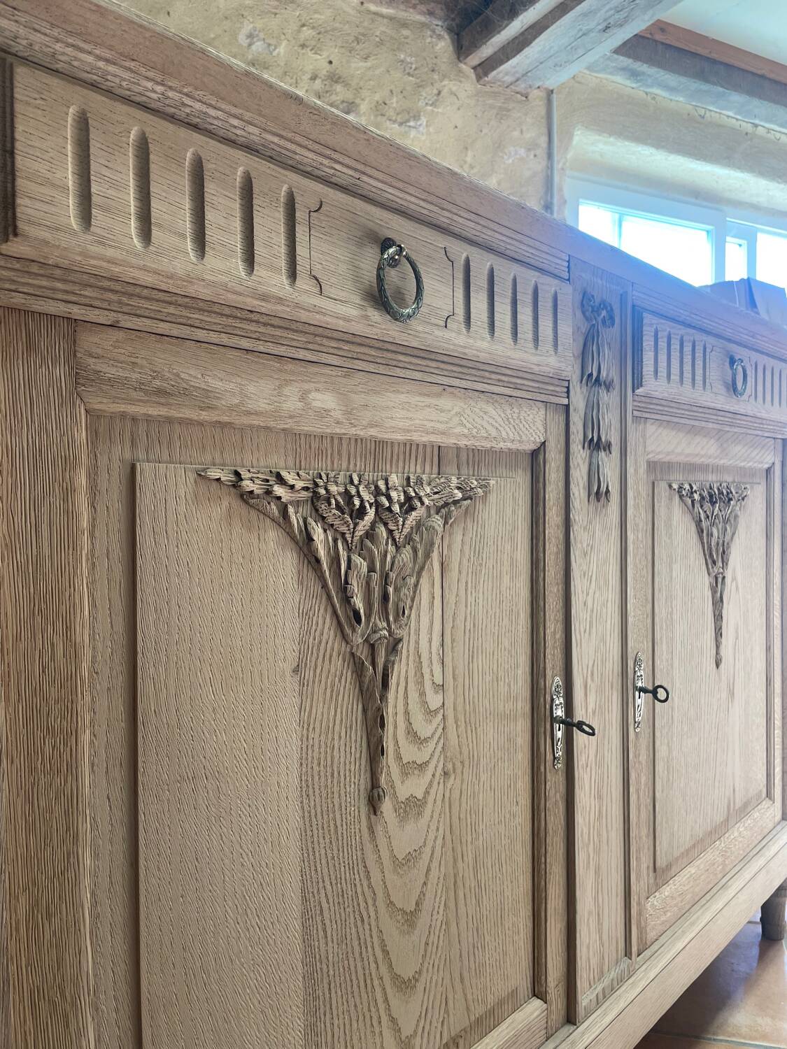 Magnificent antique buffet in solid oak – sandblasted / stripped