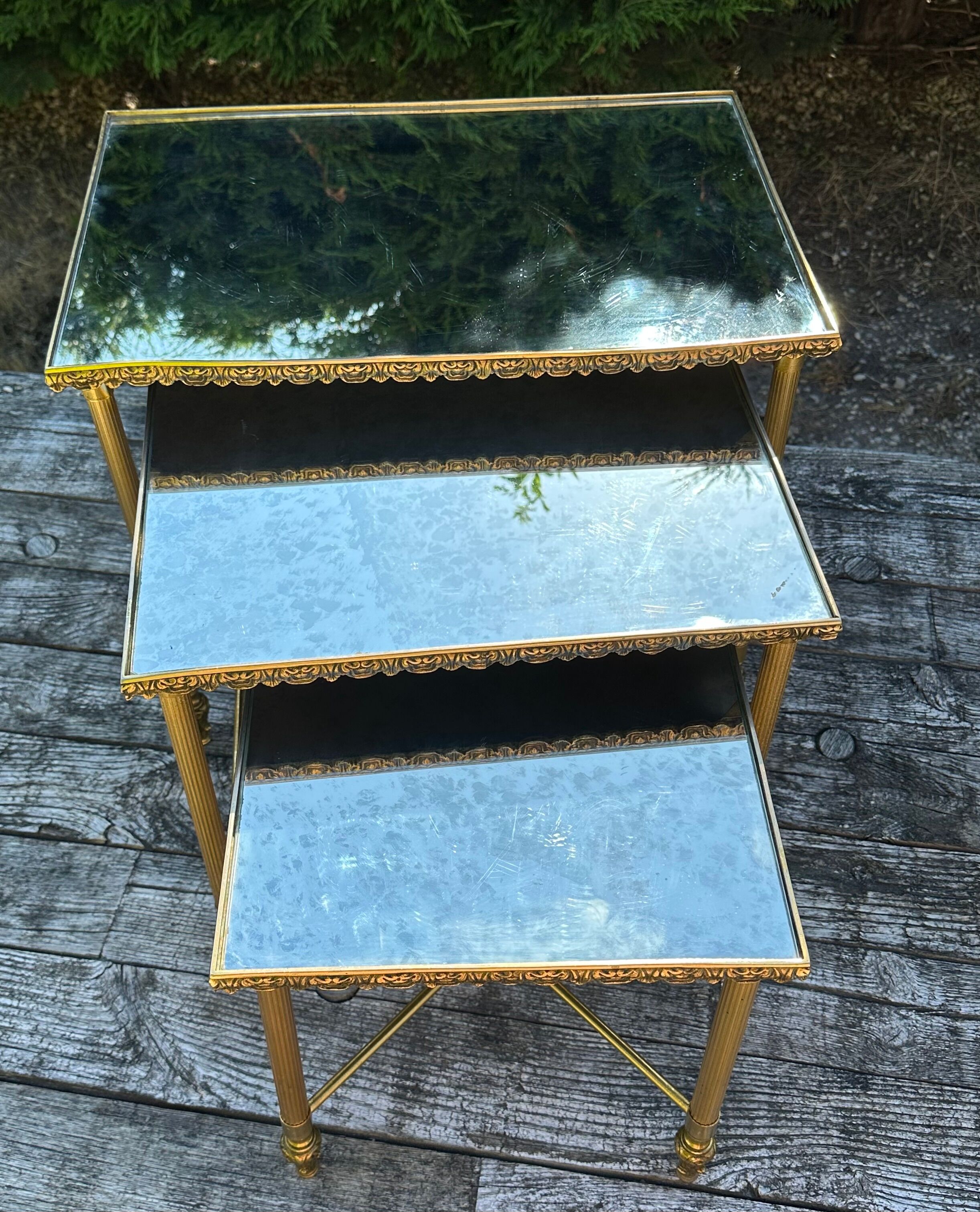 Vintage 70's nesting table in brass and mirror