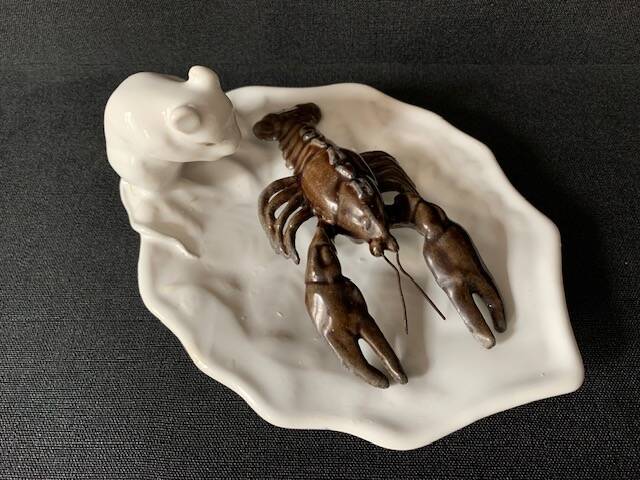 Mouse figurine plate in white enameled ceramic, signed