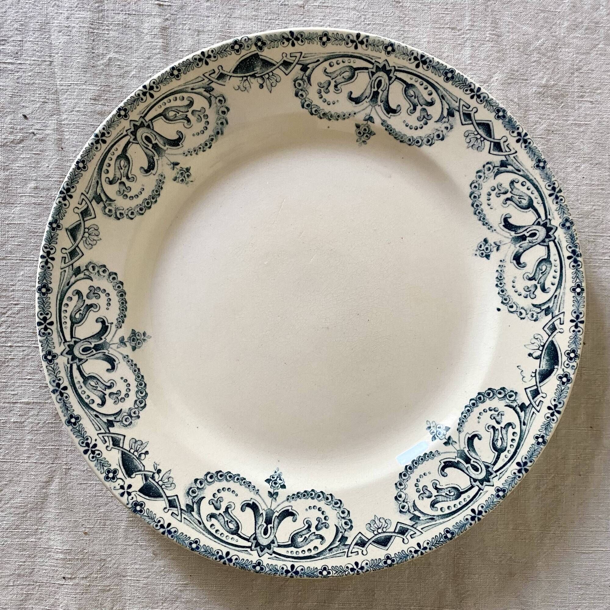 Assiettes plates anciennes Terre de Fer bleu encre début XXe