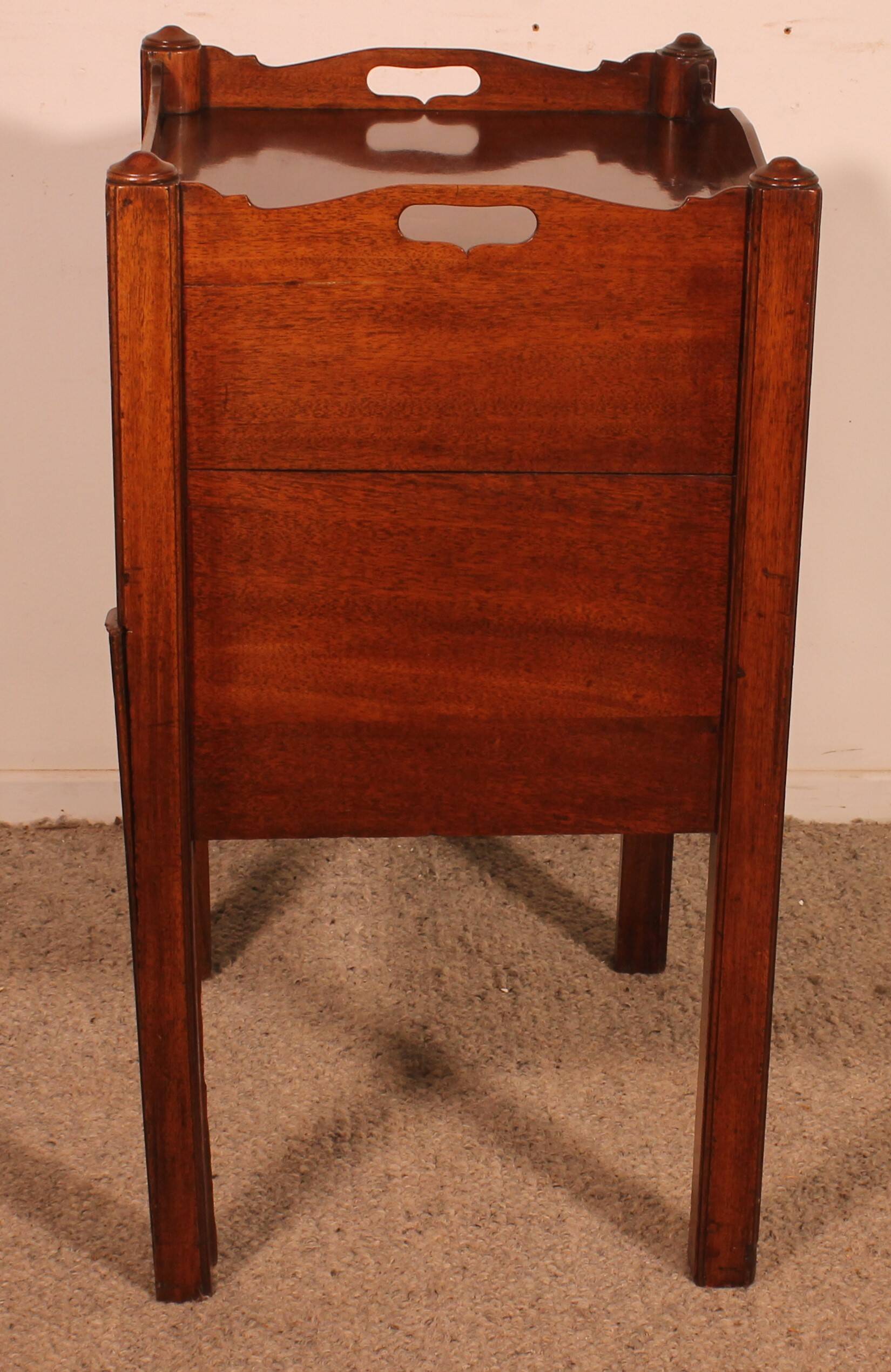 Mahogany curiosity cabinet - 18th century