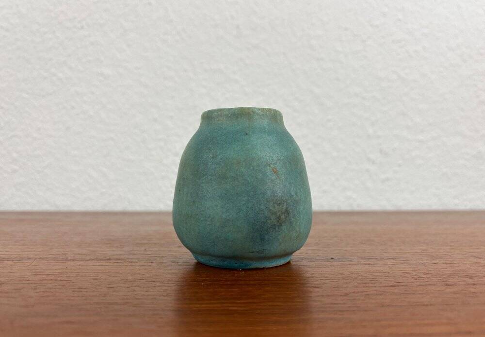 Mid-century German minimalist studio pottery vase by Lu and Gerd Grove, 1964.