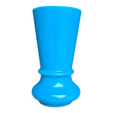 Vase en opaline de foire bleue