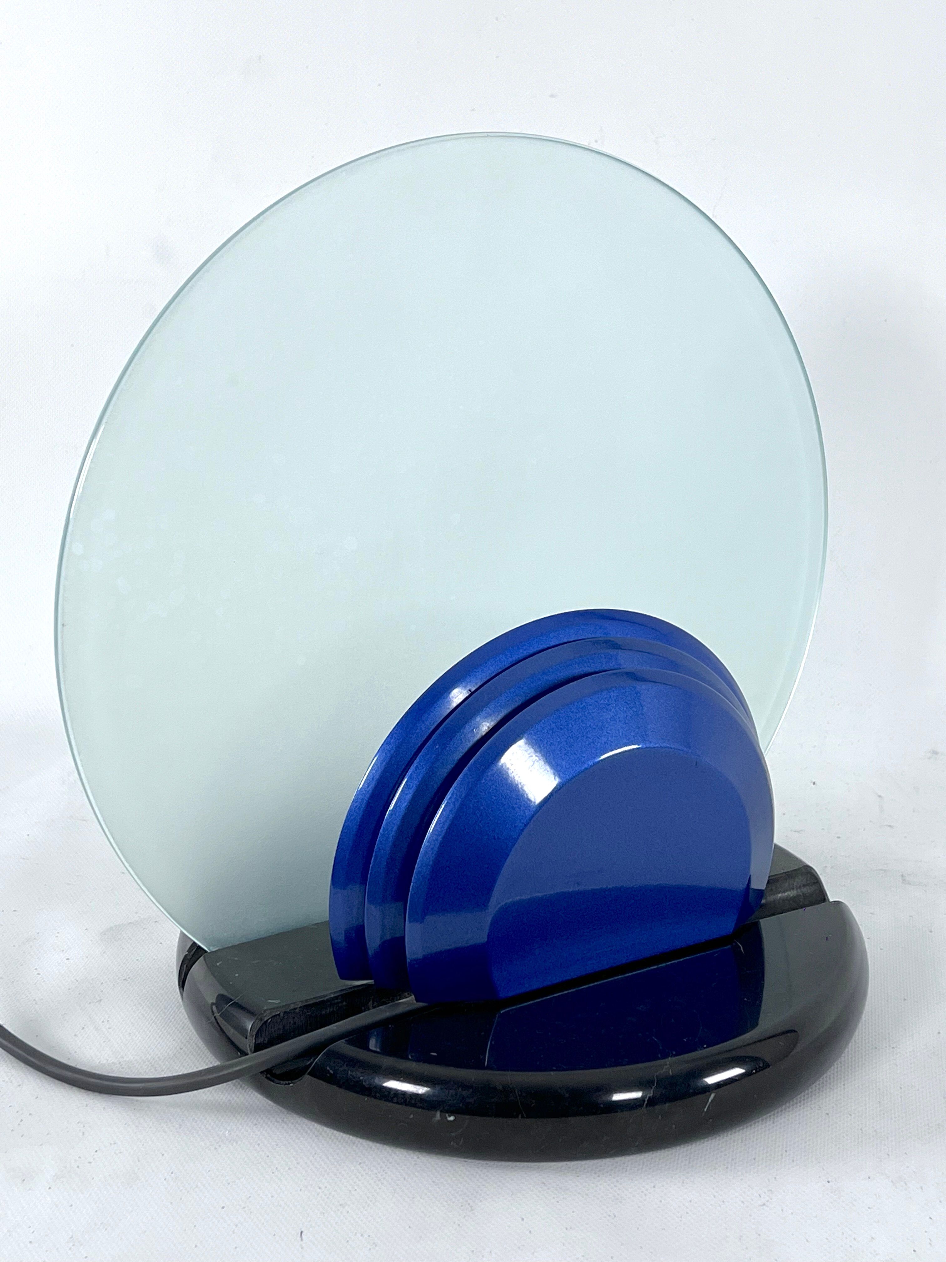 Mid-Century Gong table lamp in marble and glass by Bruno Gecchelin for Skipper. Italy 1981
