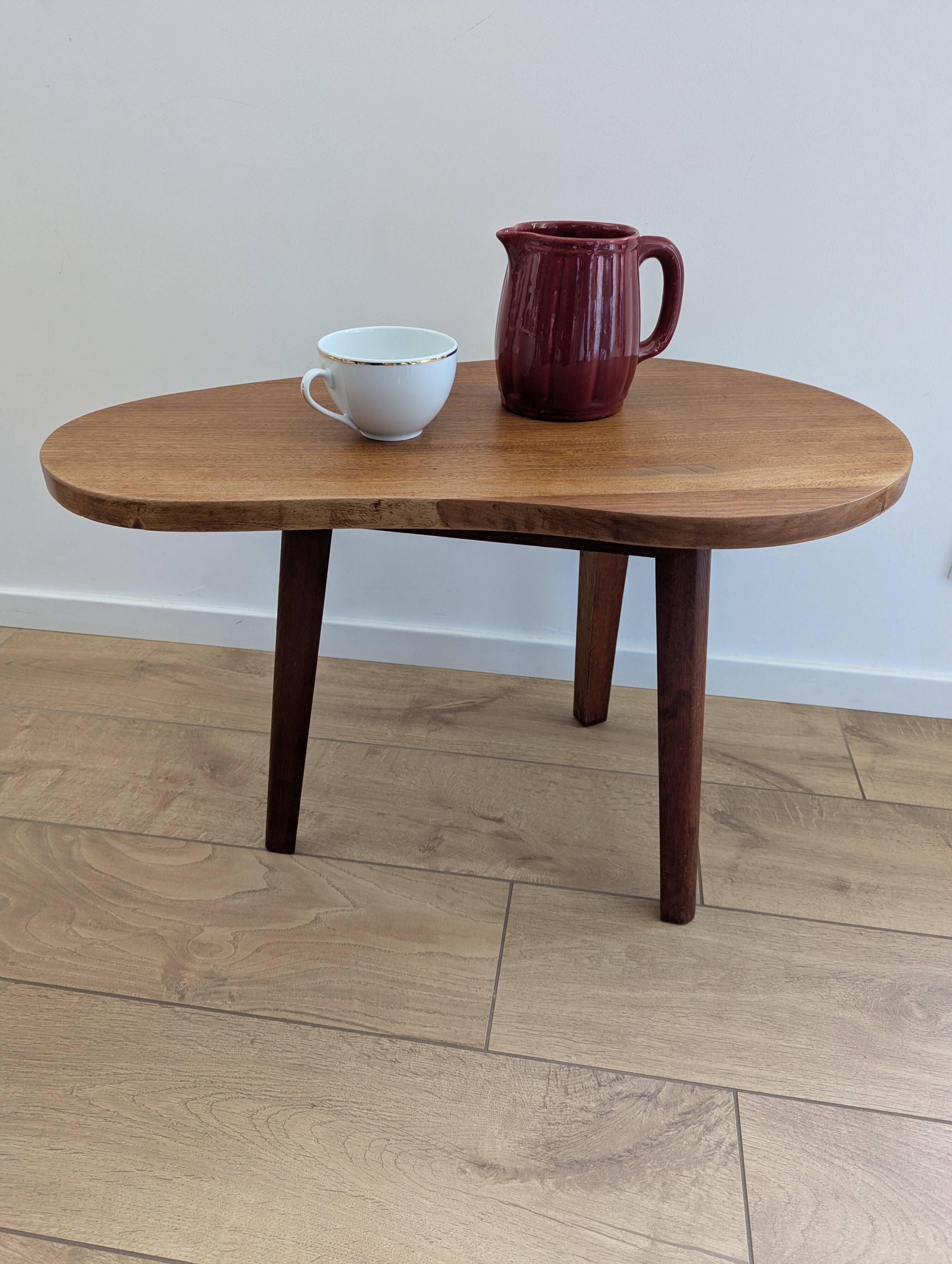 Restored vintage varnished wood bean-shaped tripod table
