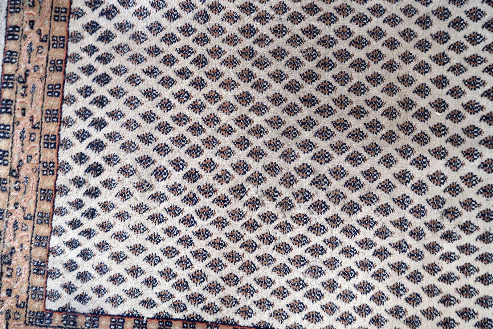 Tapis vintage indien Seraband fait main en laine – 89 x 160 cm – 1970s