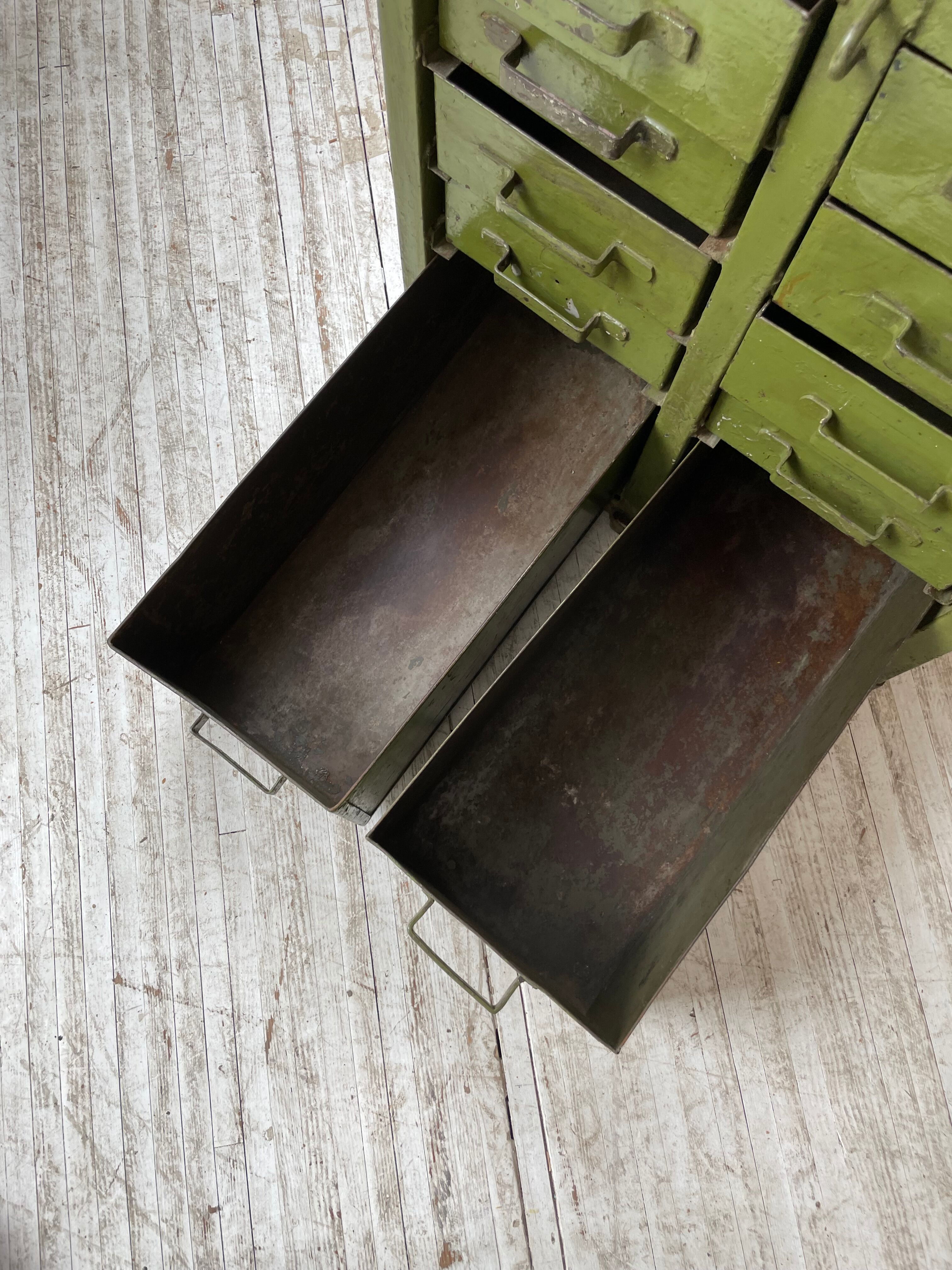 Meuble établi rangement militaire industriel vert
