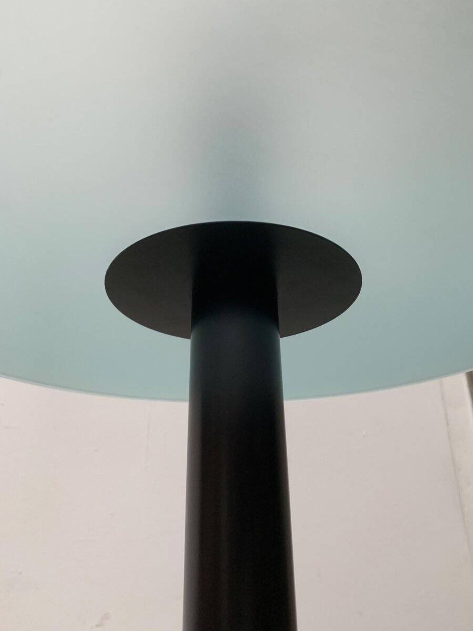 Table d'appoint postmoderne vintage d'Ikea