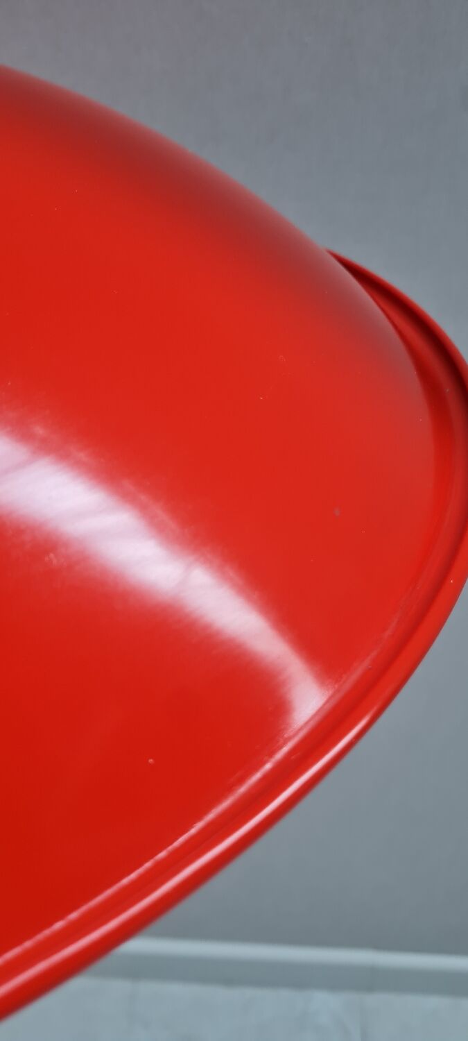 Enamelled sheet metal pendant light