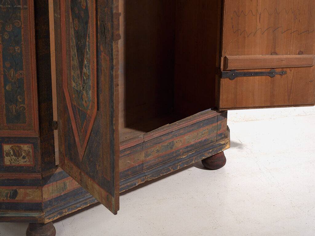 Polychrome wardrobe from Central Europe – Late 18th to early 19th century (c. 1780-1820)