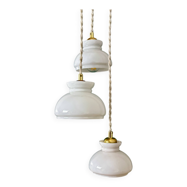 Suspension triple abat-jour vintage en opaline blanche