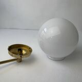 Ancienne lampe potence en laiton et opaline