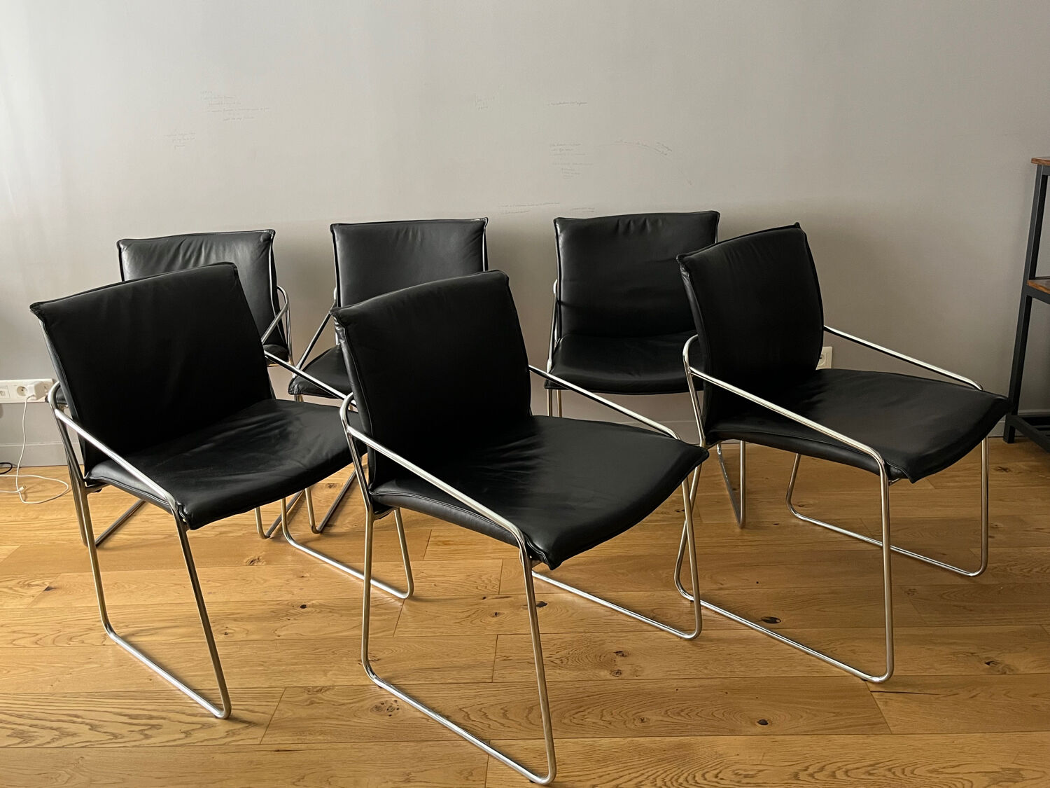 Ensemble de 6 chaises en cuir circa 1970
