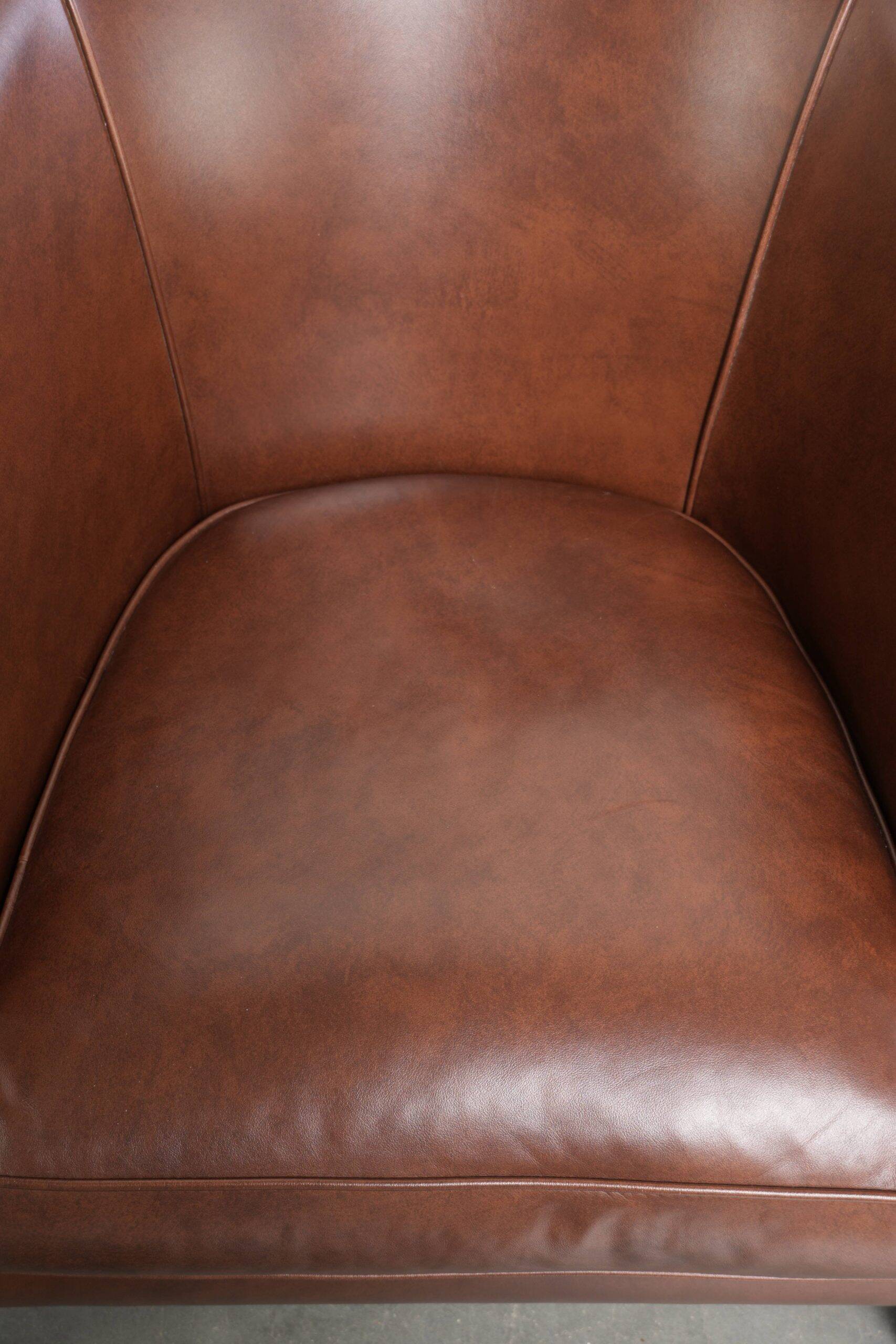 Set of 2 cognac-coloured cow leather club armchairs in English style