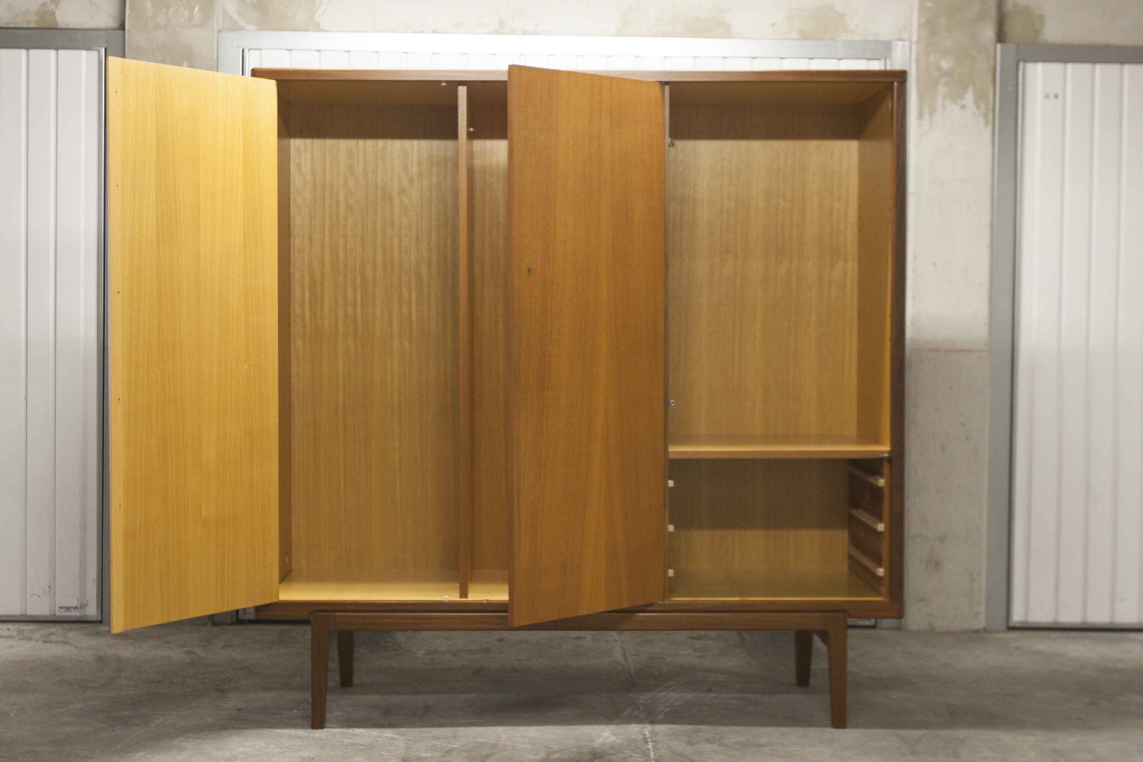 Armoire scandinave en teck 1969 NF Ameublement 202