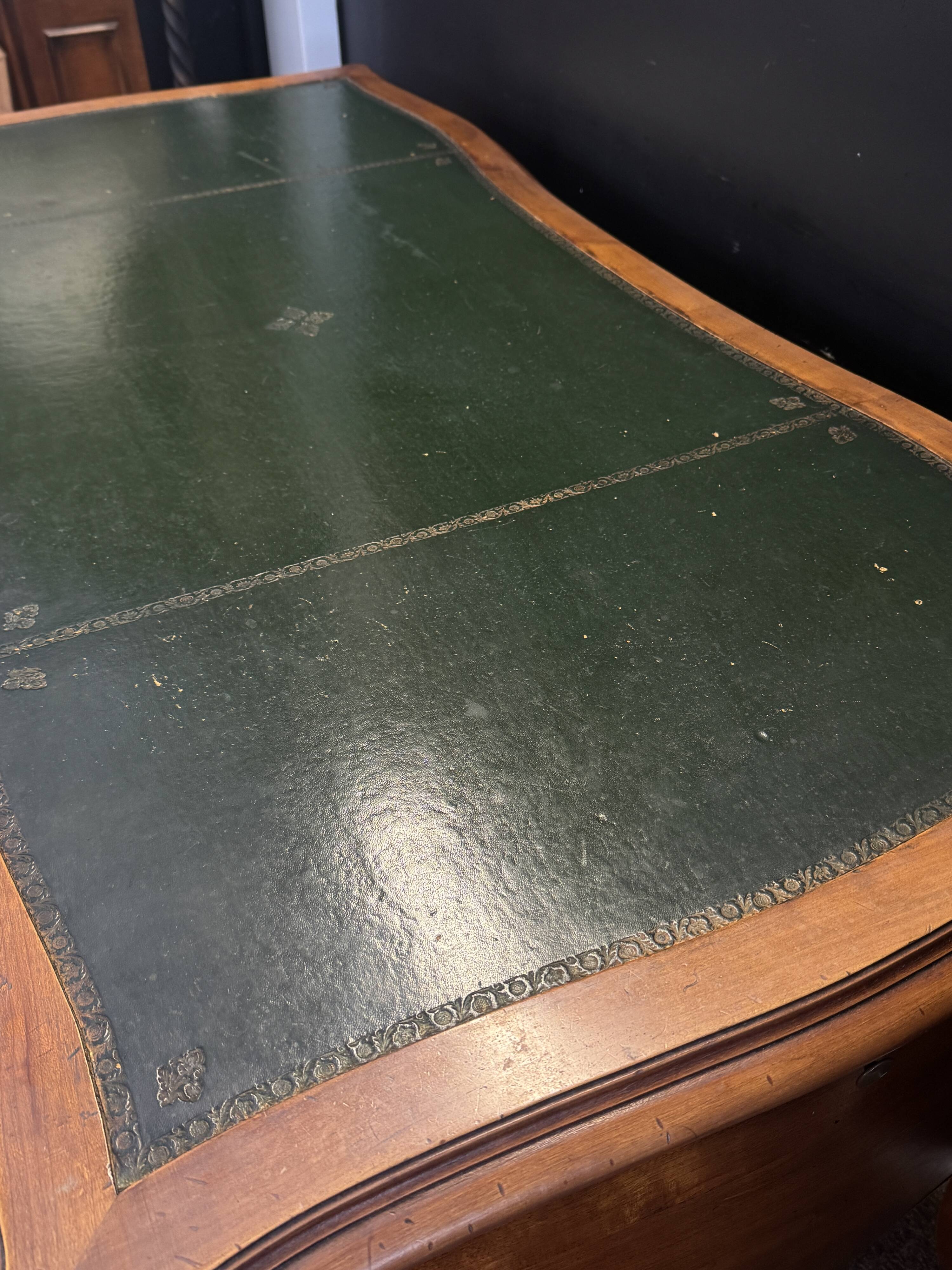 Curved desk in Louis XV style – 5 drawers