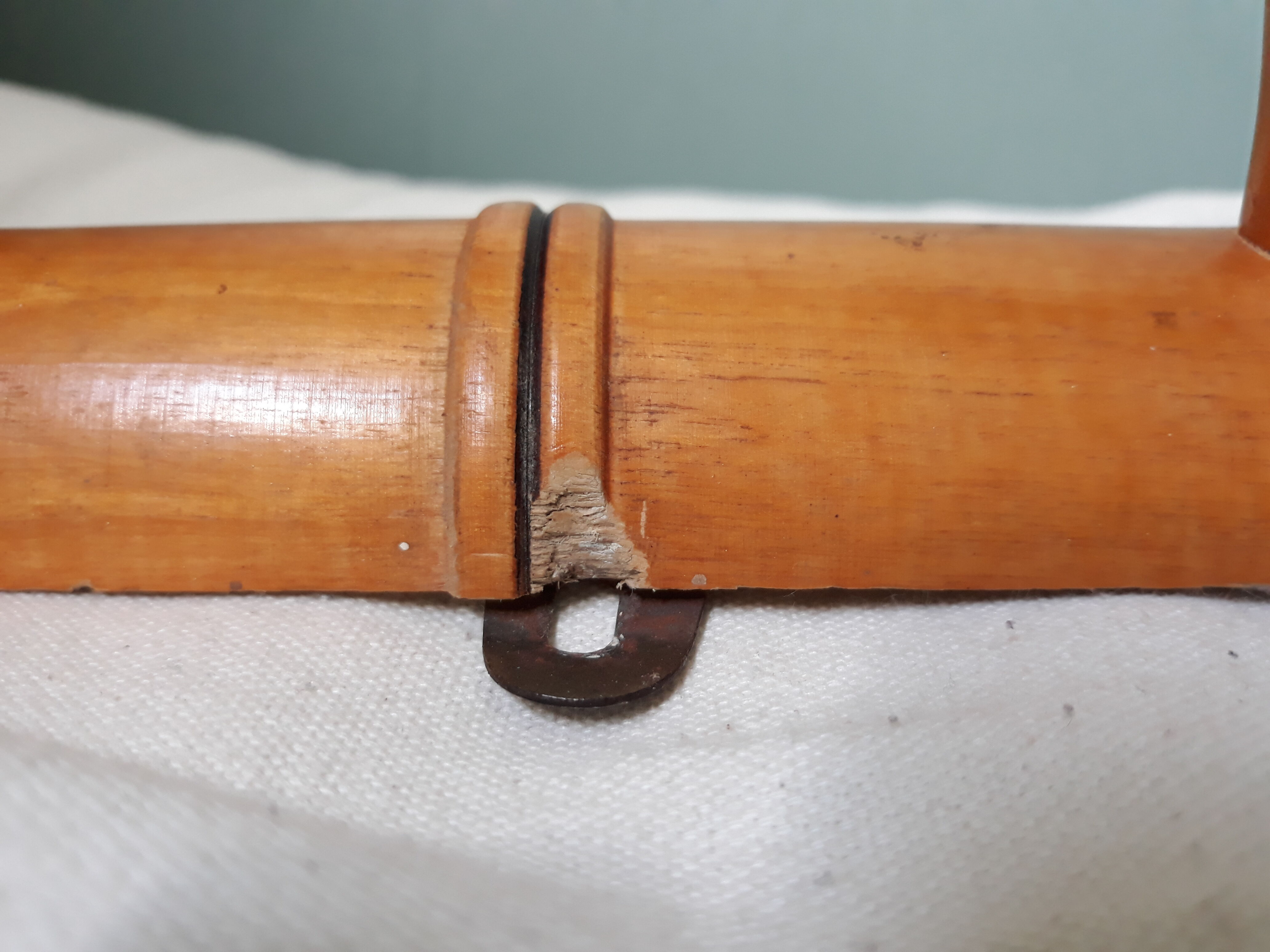 Bamboo-like wall coat rack with 5 mushroom hooks