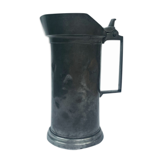 Tin measuring pitcher