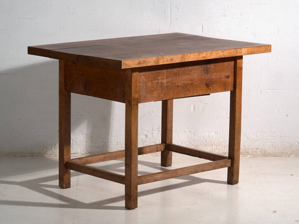 Table de cuisine ancienne en bois massif – Europe centrale, vers 1920
