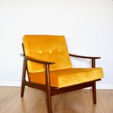 Fauteuil yougoslave restauré du milieu du siècle en jaune doré