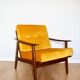 Fauteuil yougoslave restauré du milieu du siècle en jaune doré