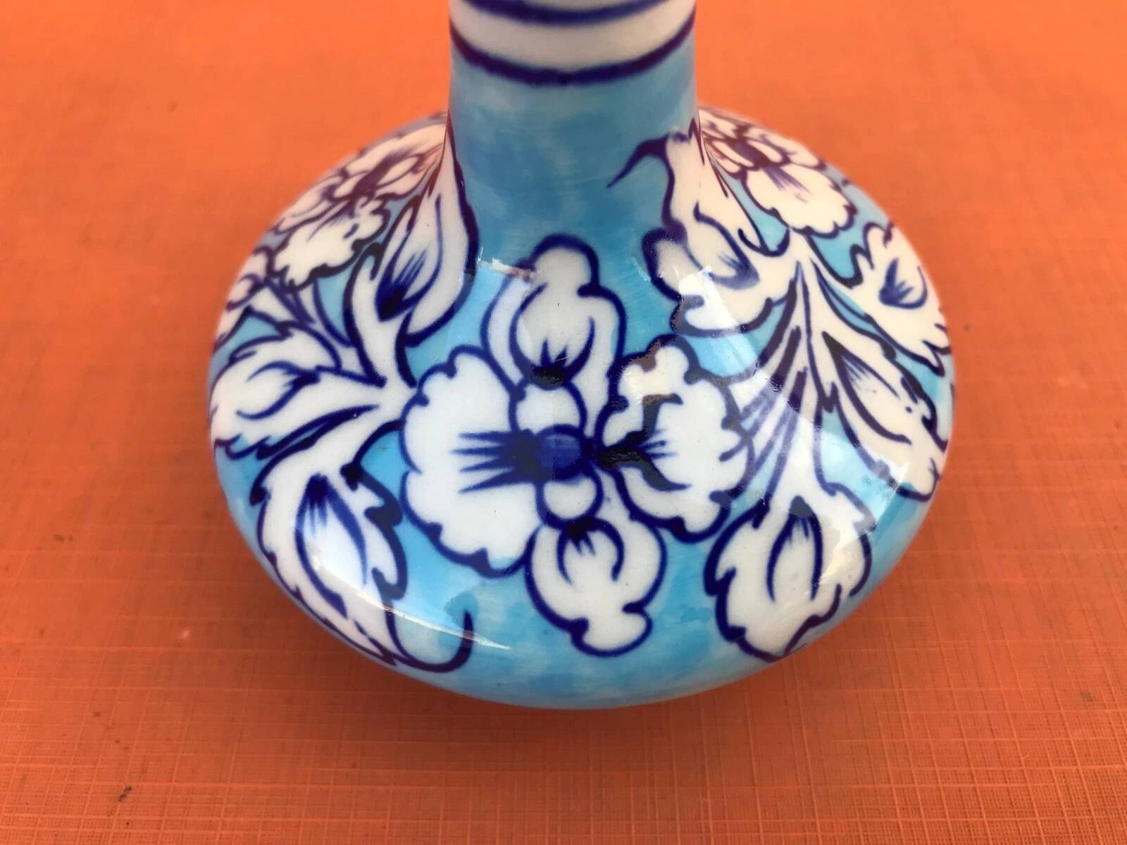 Ceramic vase with floral decoration Height: 100mm Diameter (at the neck): 30mm In