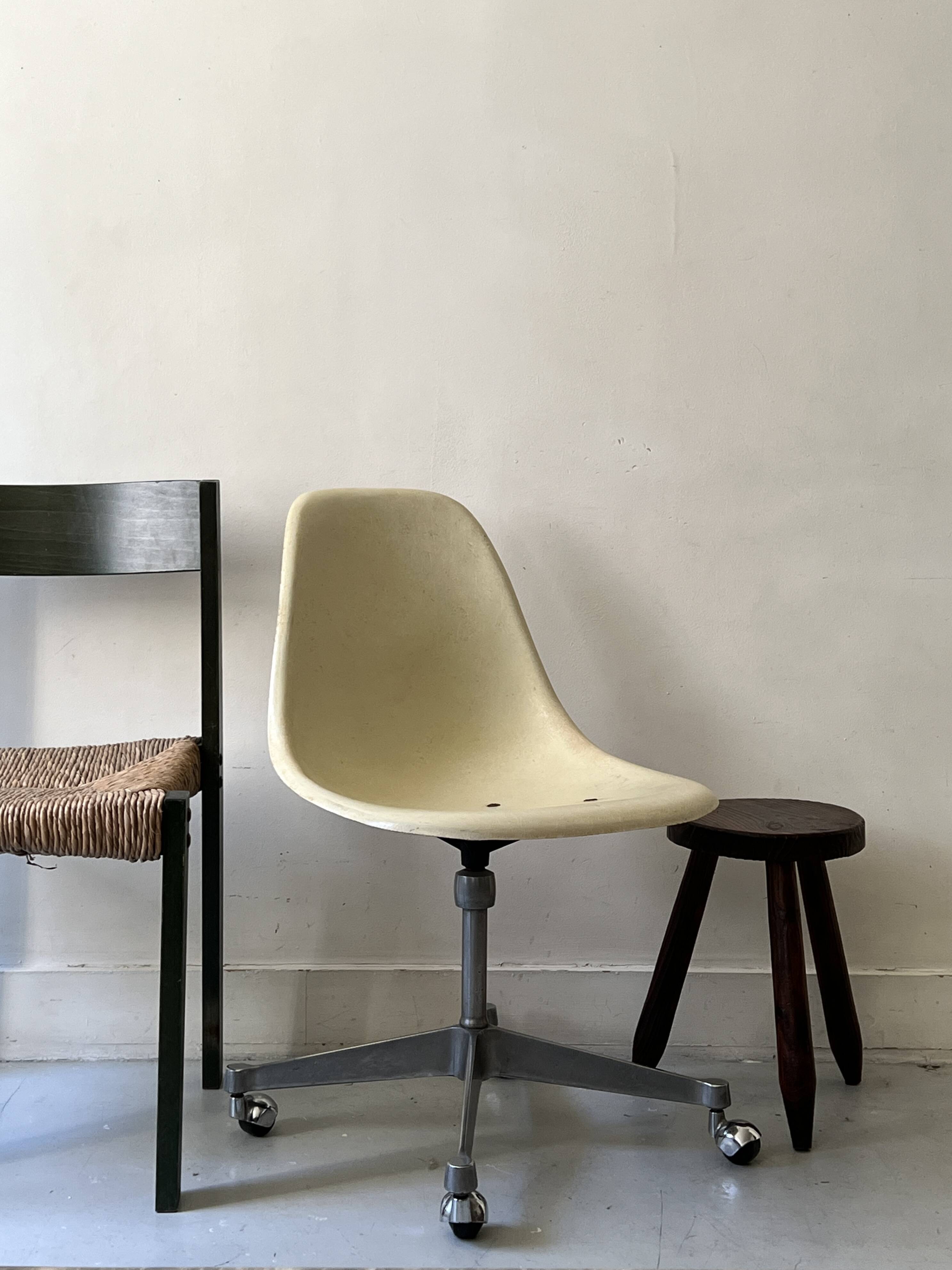 Bottle green patinated wooden straw chair, France 1950