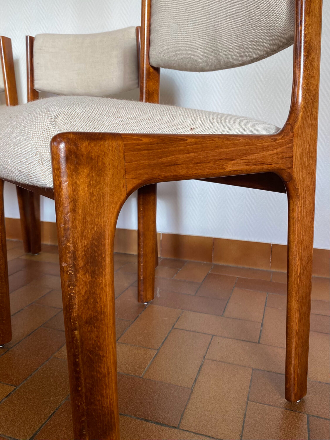 Suite de 4 chaises de style scandinave