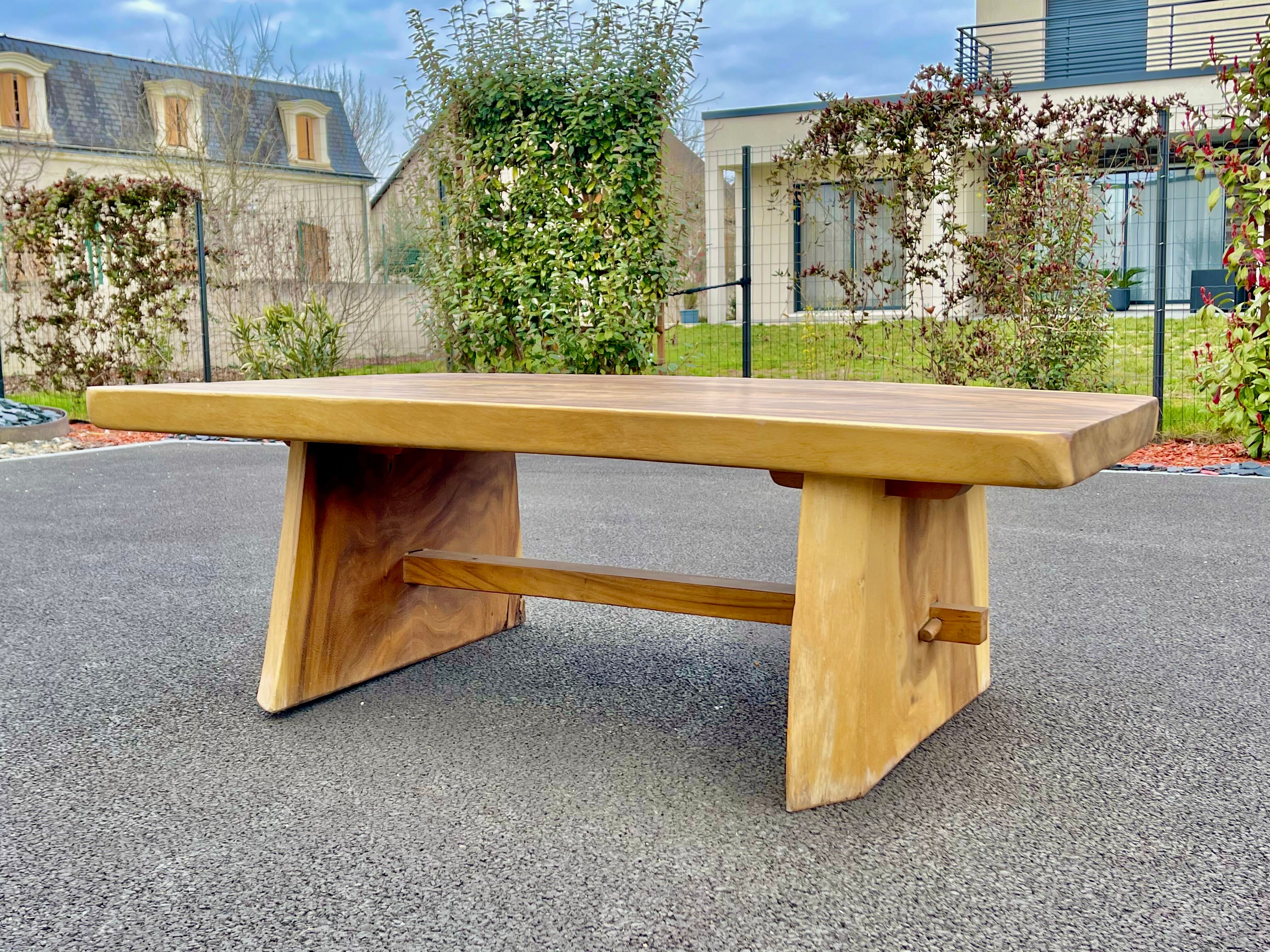 Coffee table in solid Suar