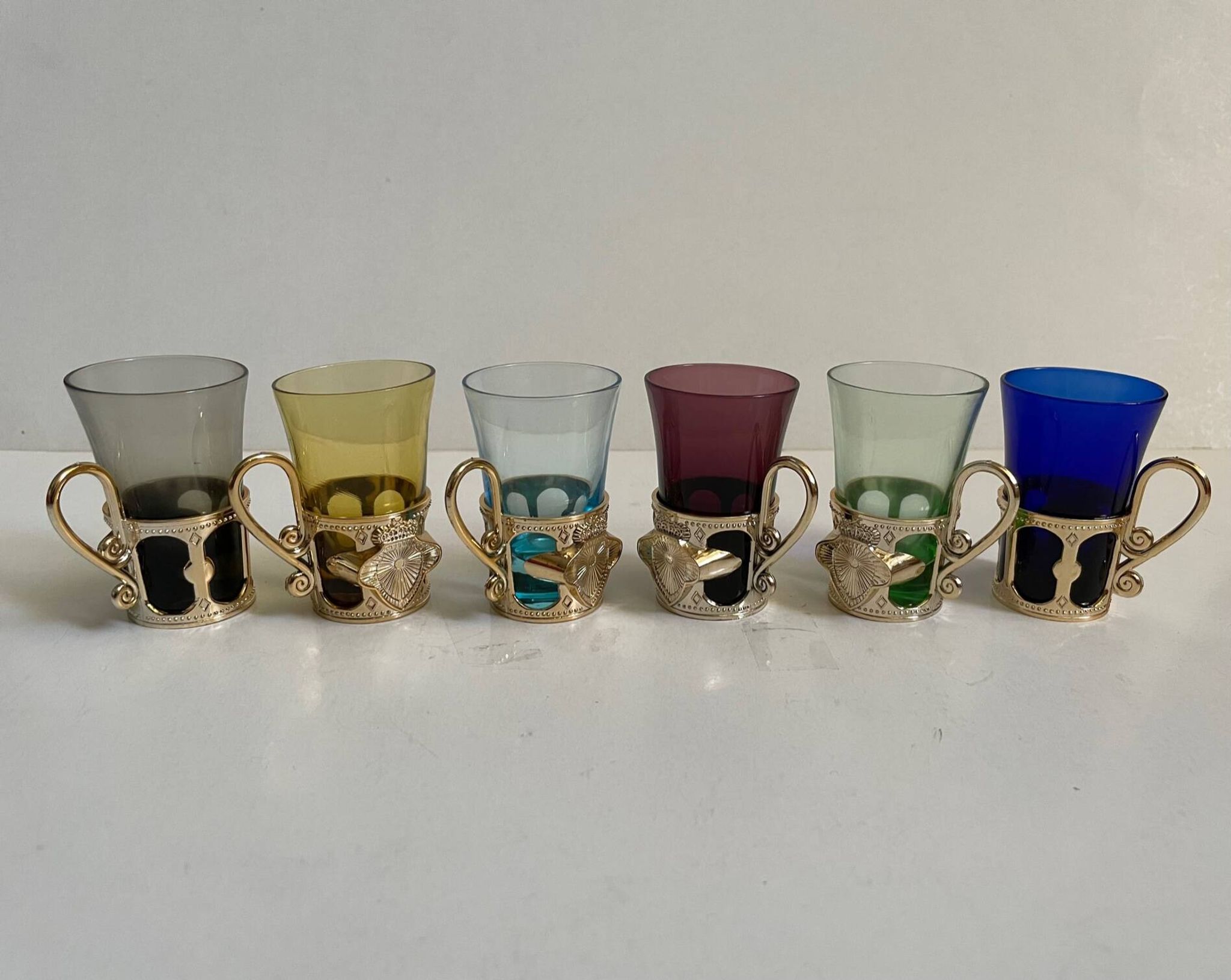 Set of 6 coffee/tea cups with removable stand.