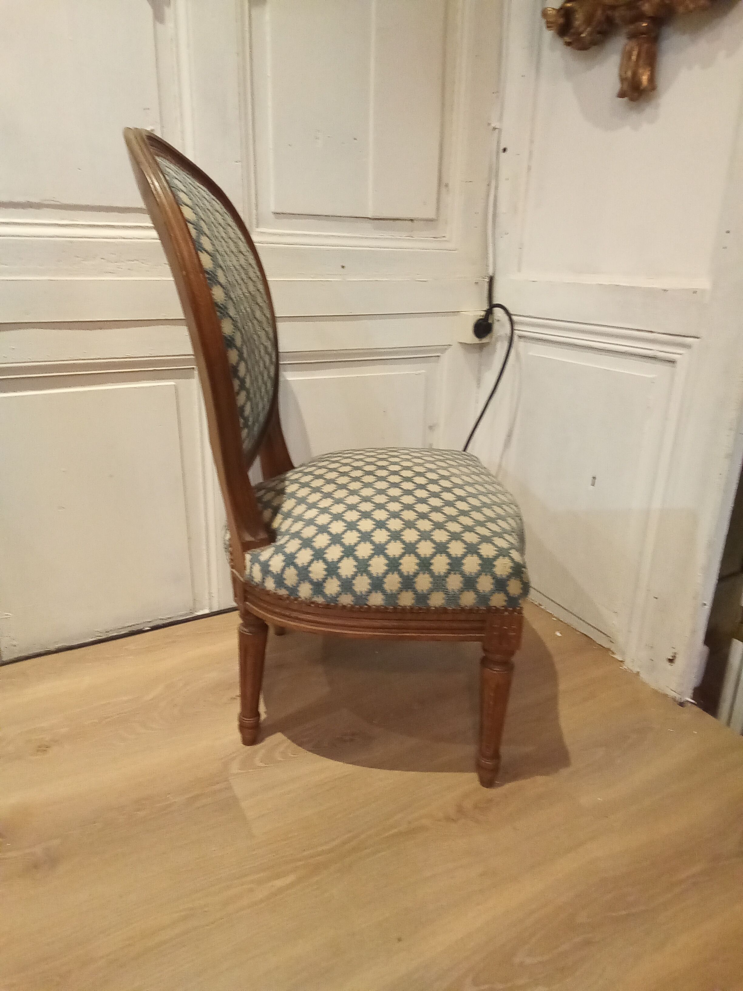 Chaise de style Louis XVI