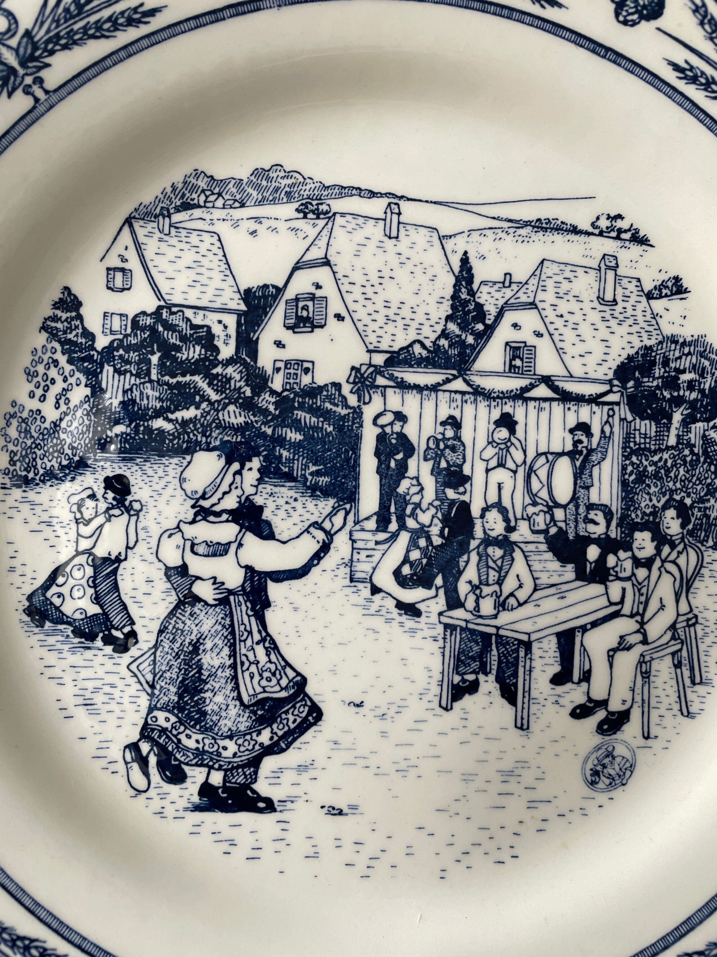 Two antique plates in Gien porcelain France