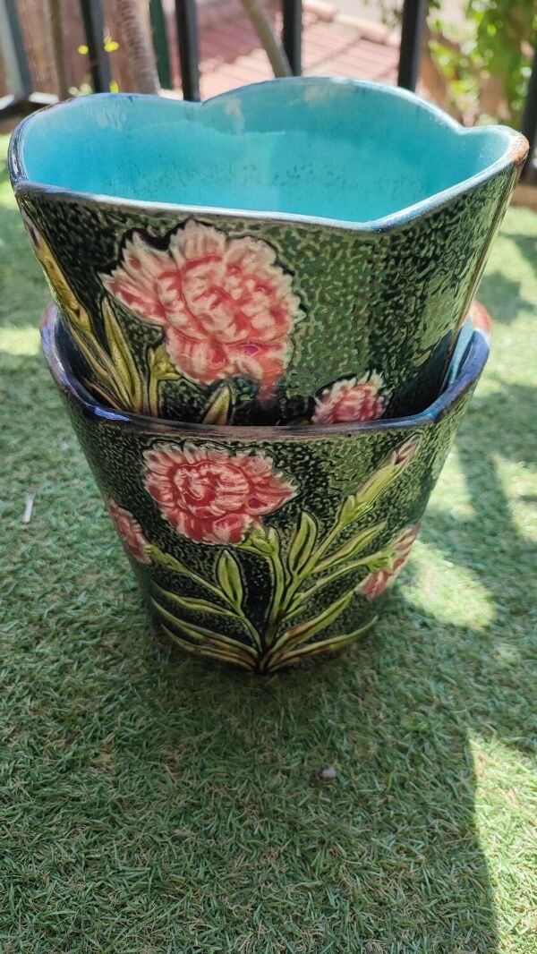 Paire de cache-pots en barbotine