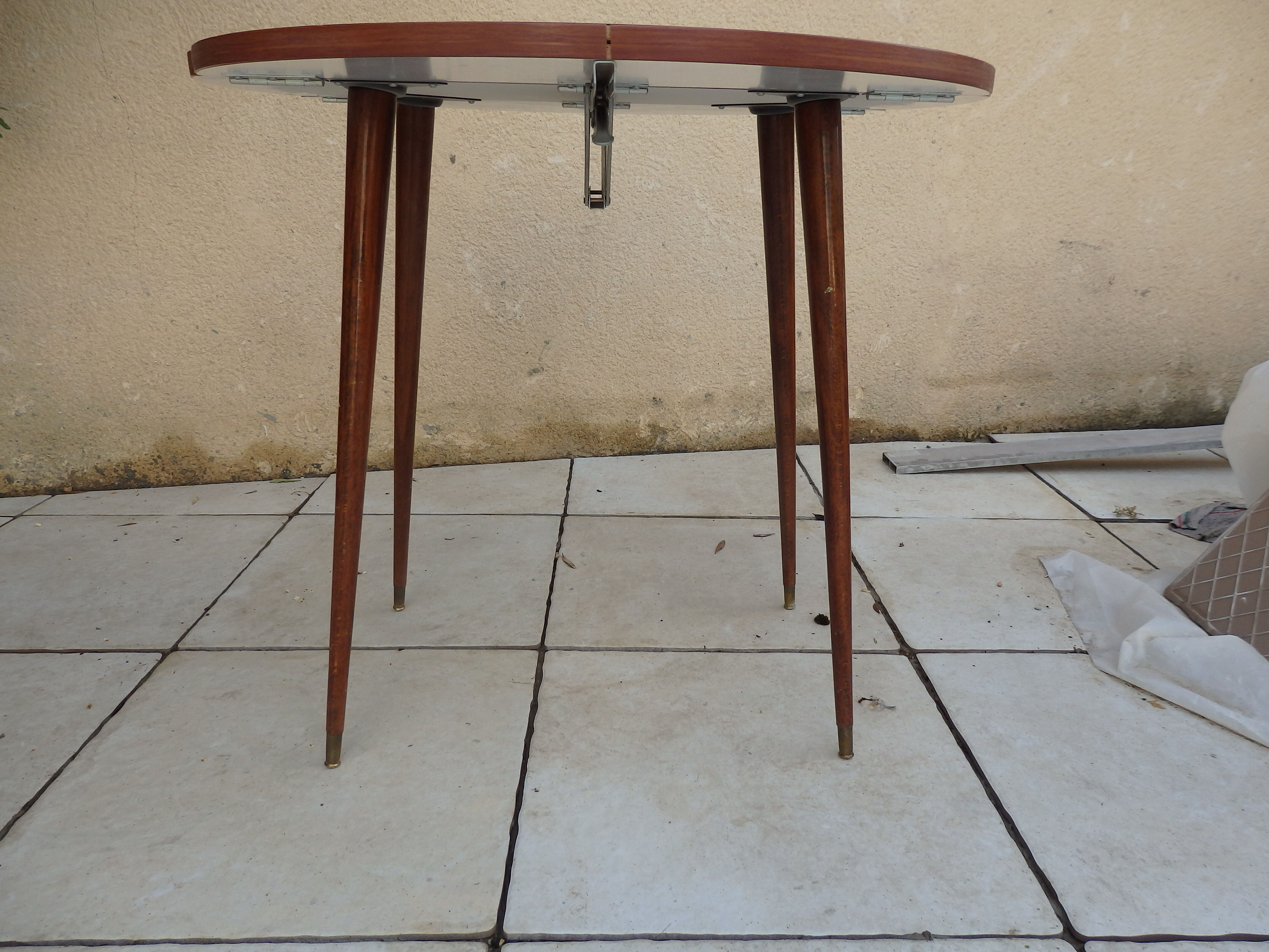 Kitchen table feet compass formica extendable complaint