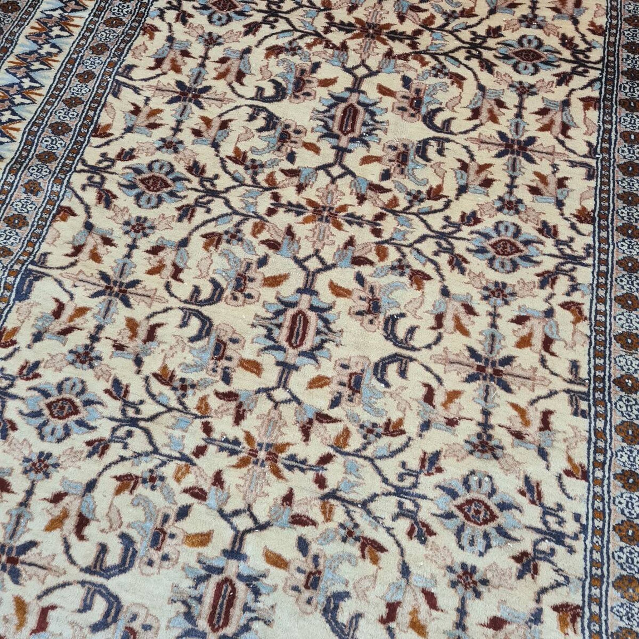 Tapis persan noué à la main vintage, années 1970.