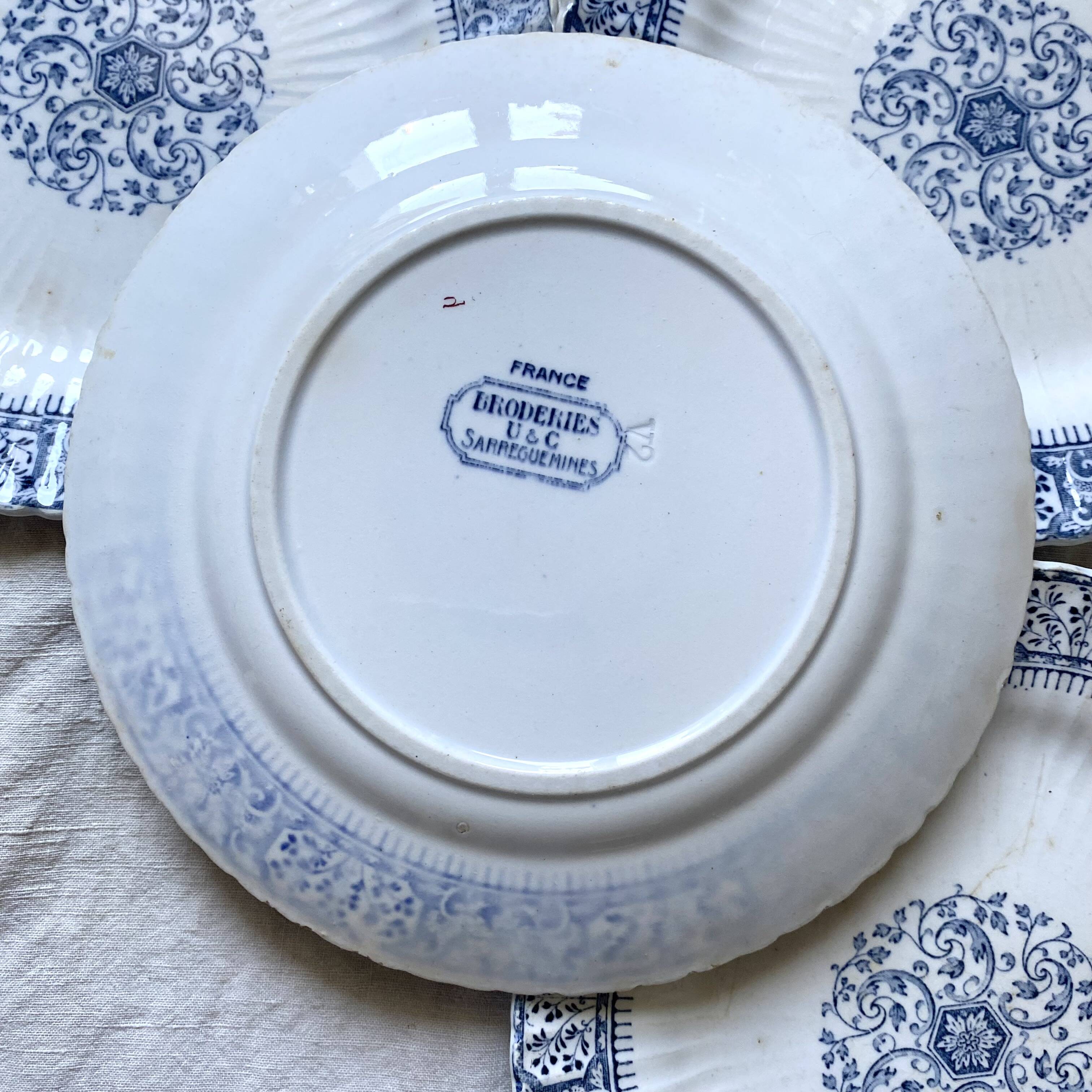 Sarreguemines ironstone dessert plates, "Embroidery" model