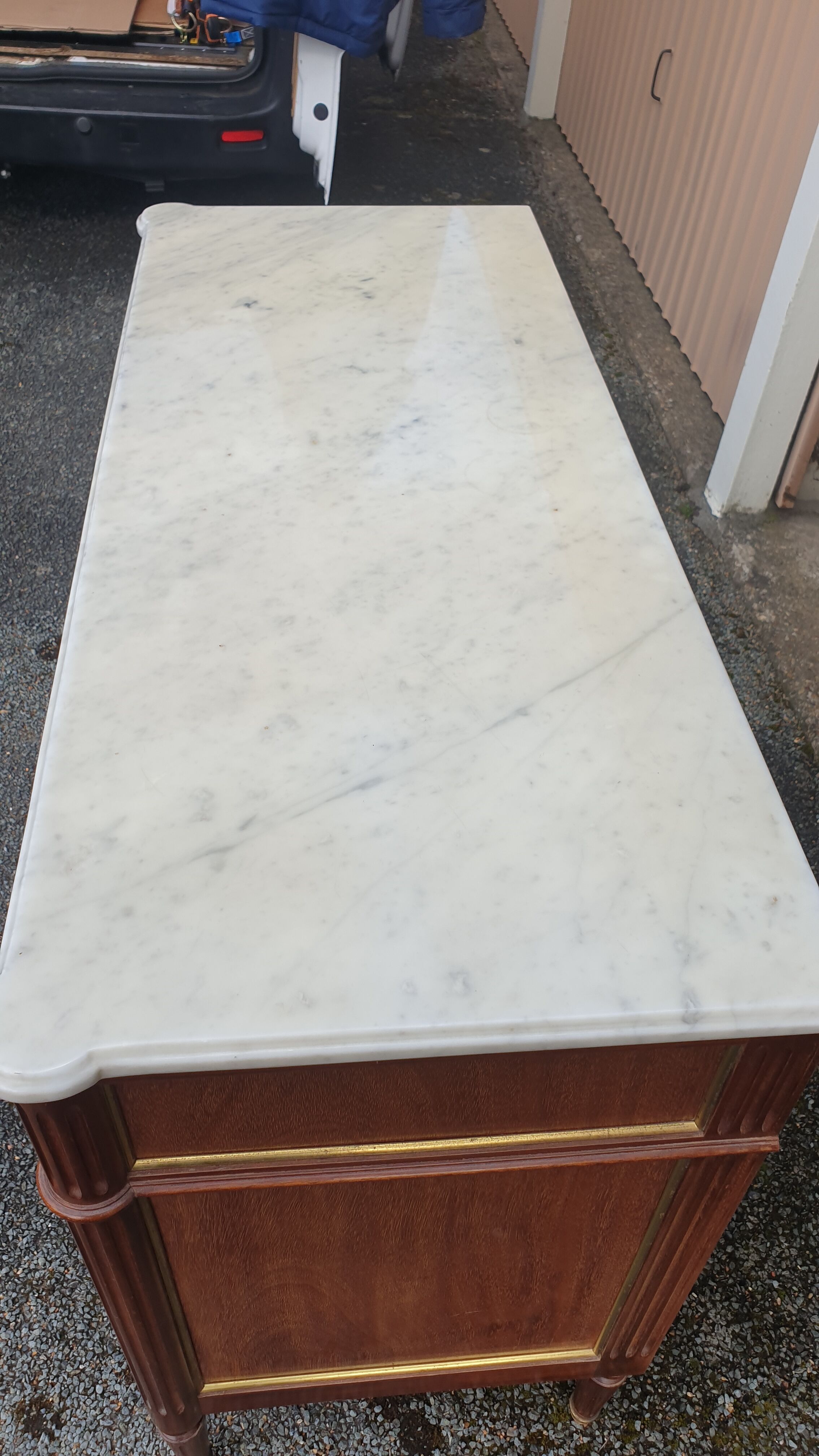 Louis XVI accajou chest of drawers and white marble