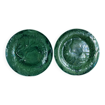 Pair of green slip plates with leaf decoration, 19th century