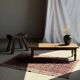 Brown Indonesian teak coffee table, with a border and cylindrical legs H40 L103.