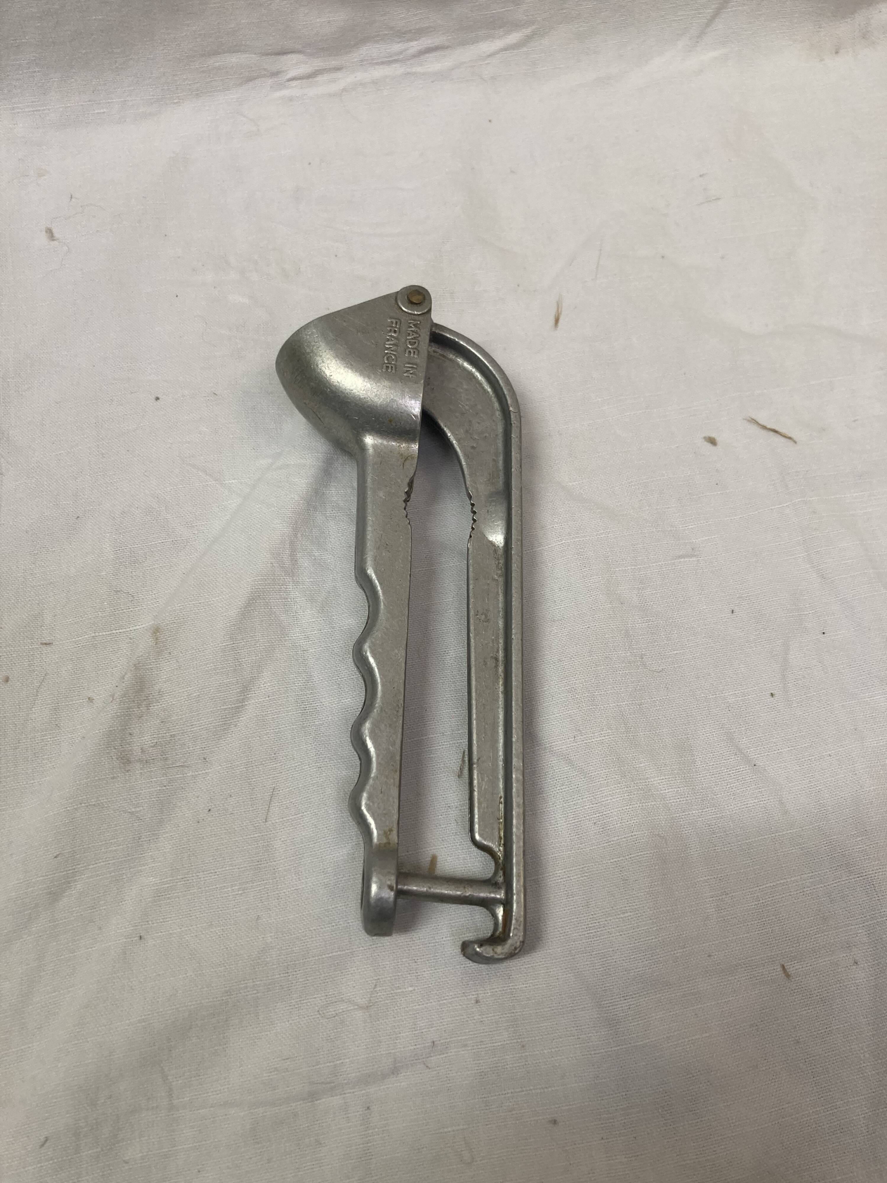 Garlic press