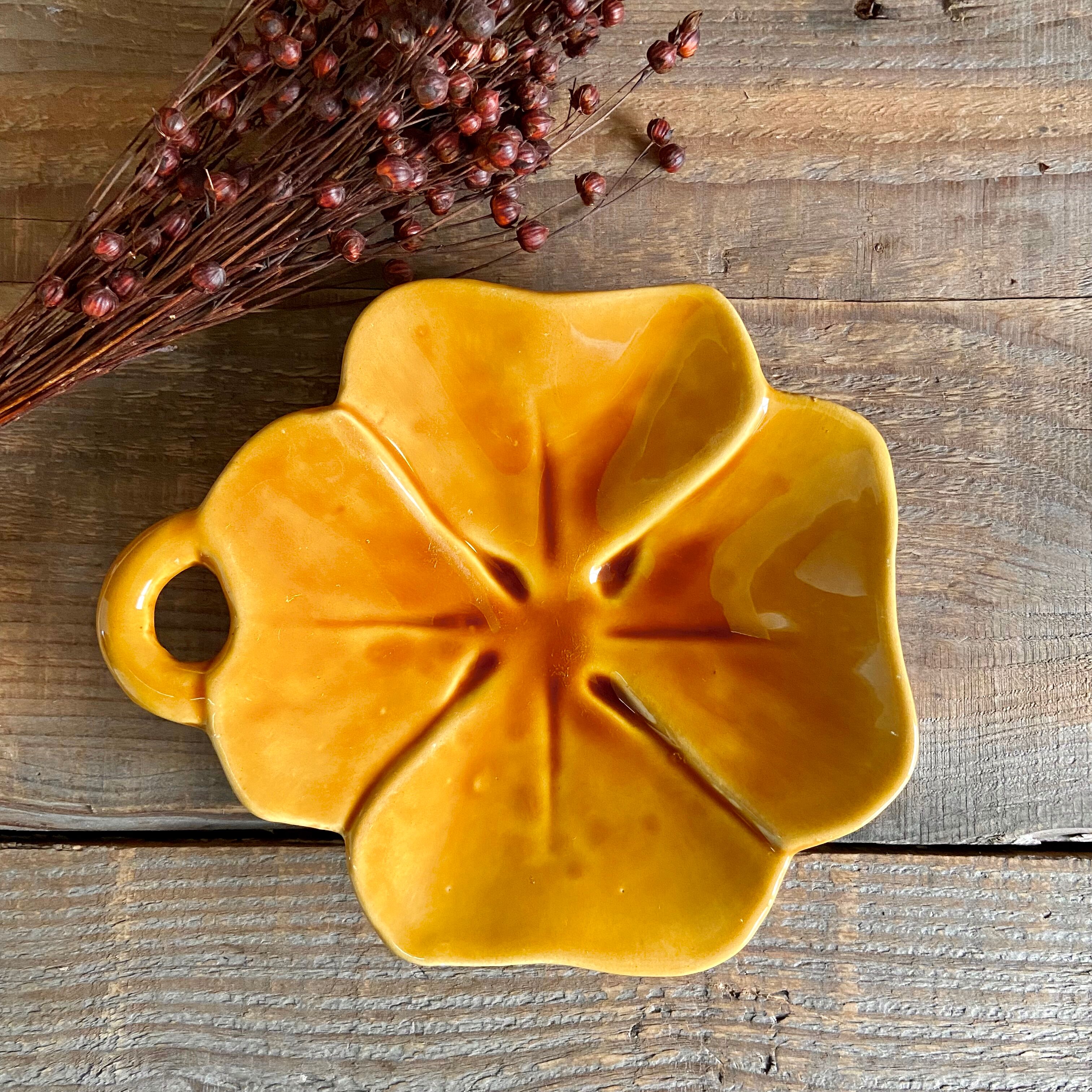 Empty pocket vintage ceramic clover