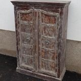 Armoire en bois ancien avec deux portes