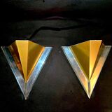 Pair of postmodern triangular sconces, gold metal and lucite, fin XX by Massive