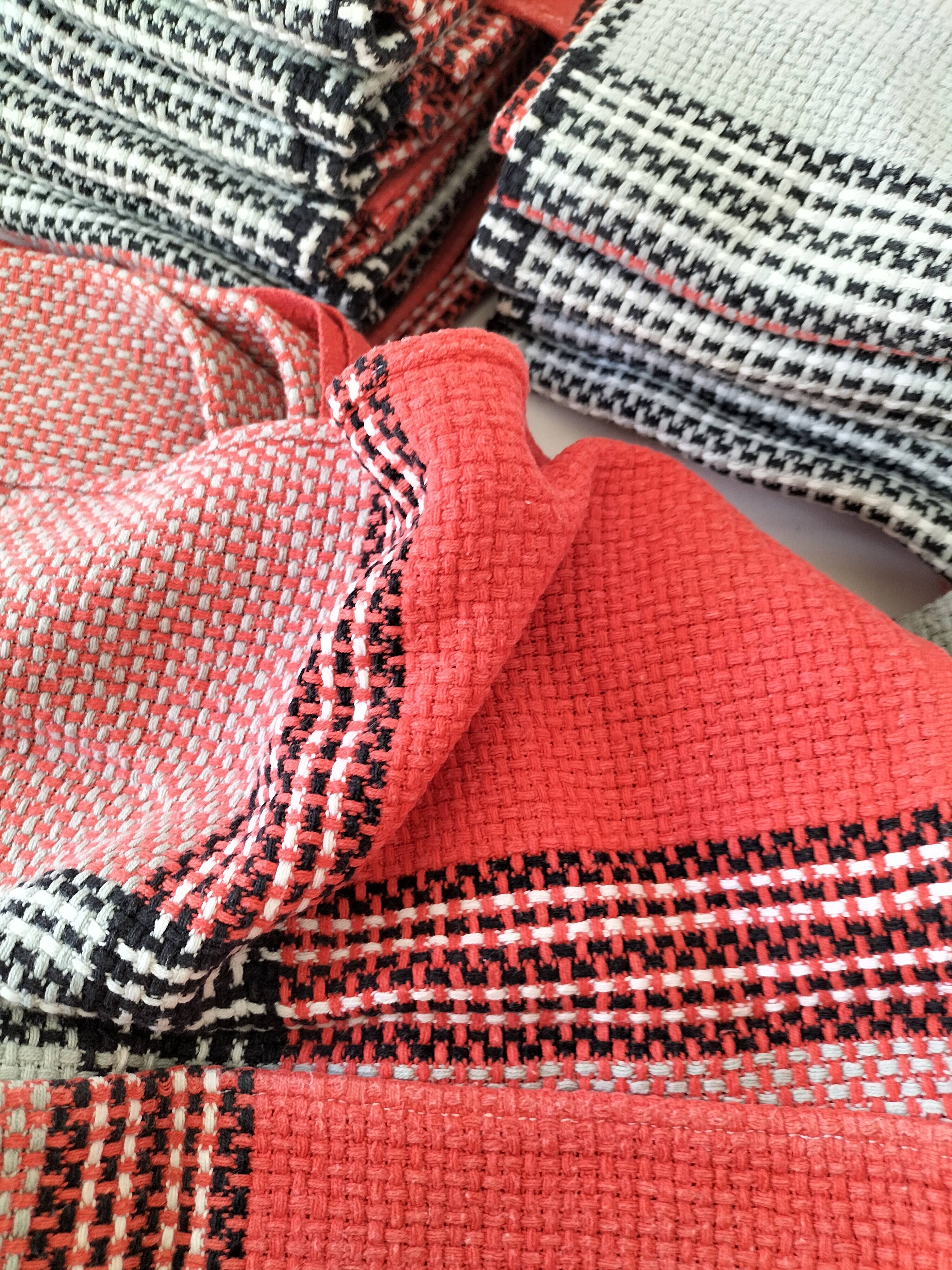 Coral and grey tablecloth and 12 napkins, retro Scandinavian style, 1960s