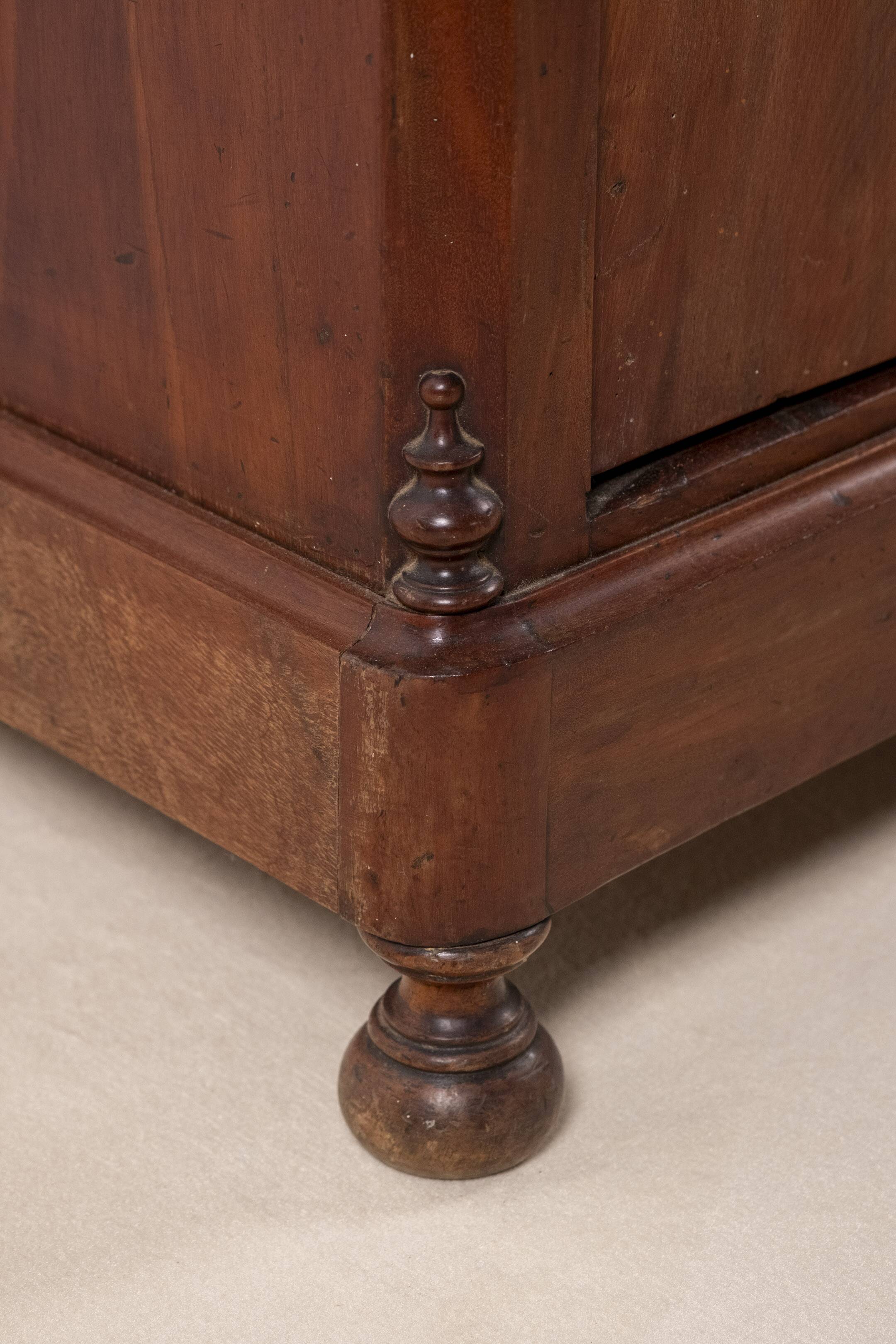 Cabinet Louis Philippe en acajou fabriqué en Belgique