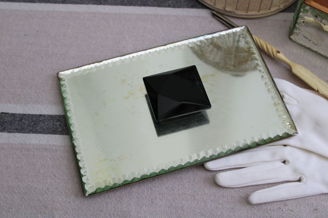 Mirror box