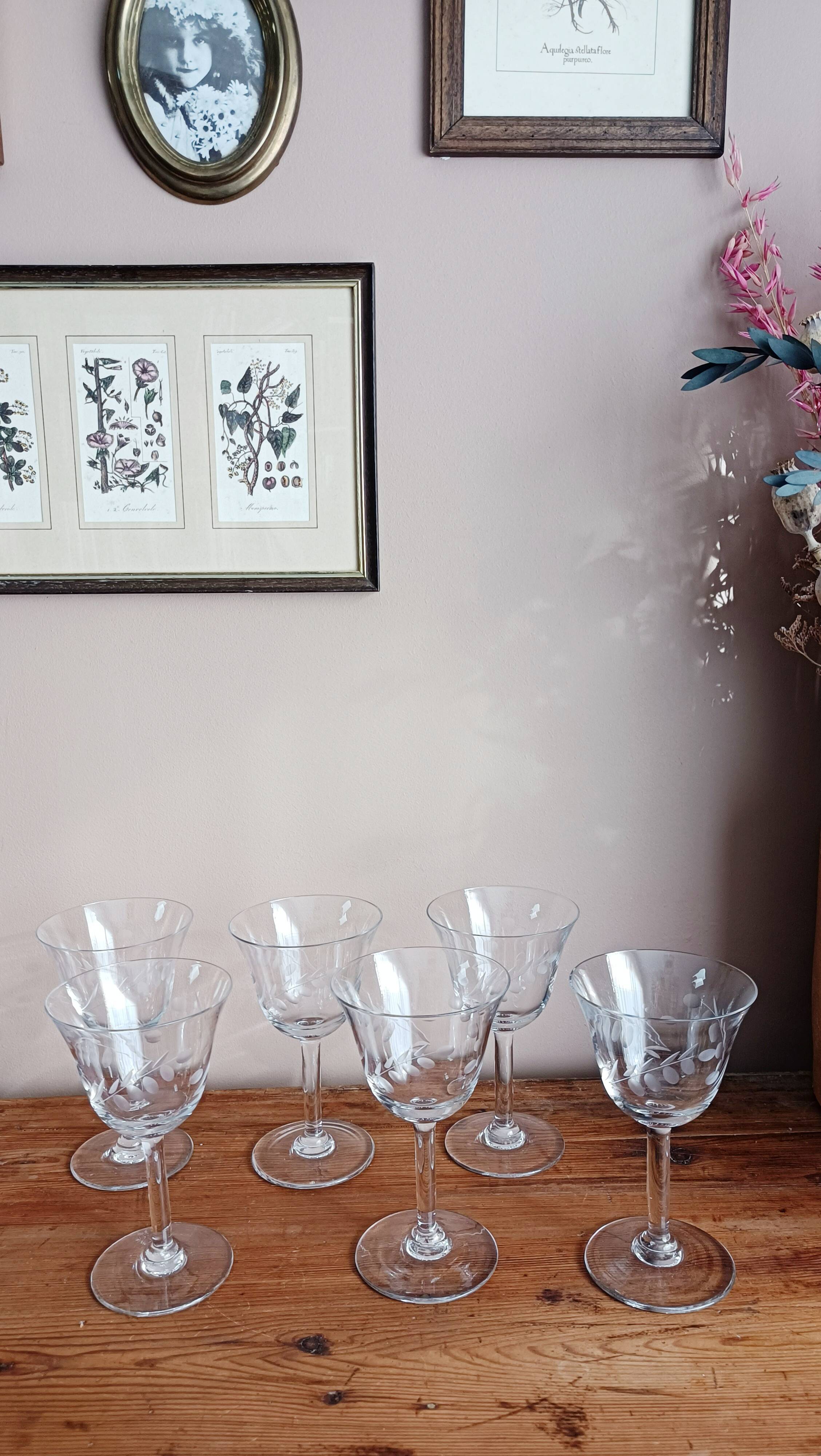 Set of 6 engraved glass stemware glasses